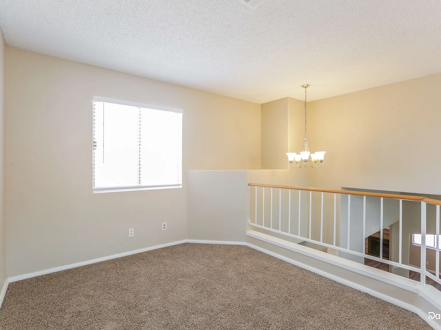 3 bed, 2.5 bath, 1637 sqft, $2,055 — Photo 4