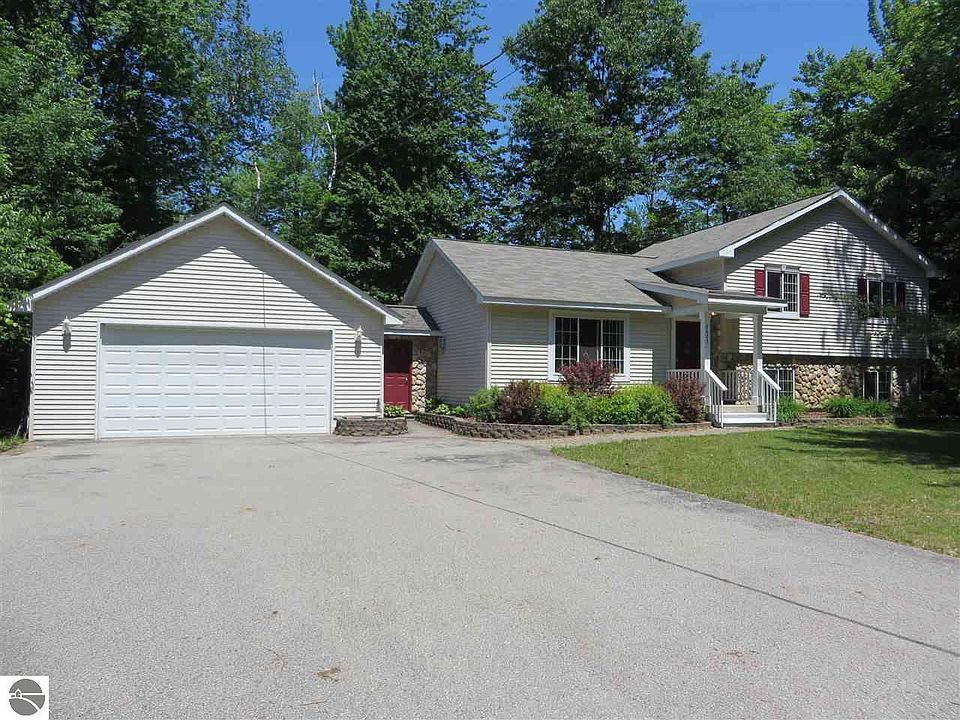 1st image of 6623 Forest Dr