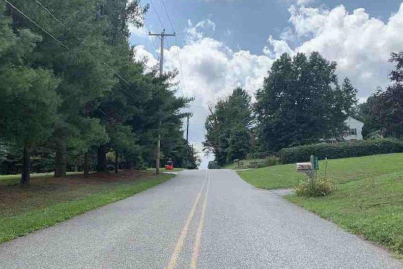 2nd image of 1087 Ebelhare Rd