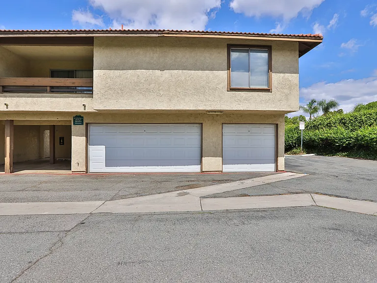 1300 Brentwood Cir #D — Photo 27