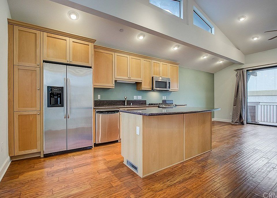 2nd image of 791 E Santa Clara St