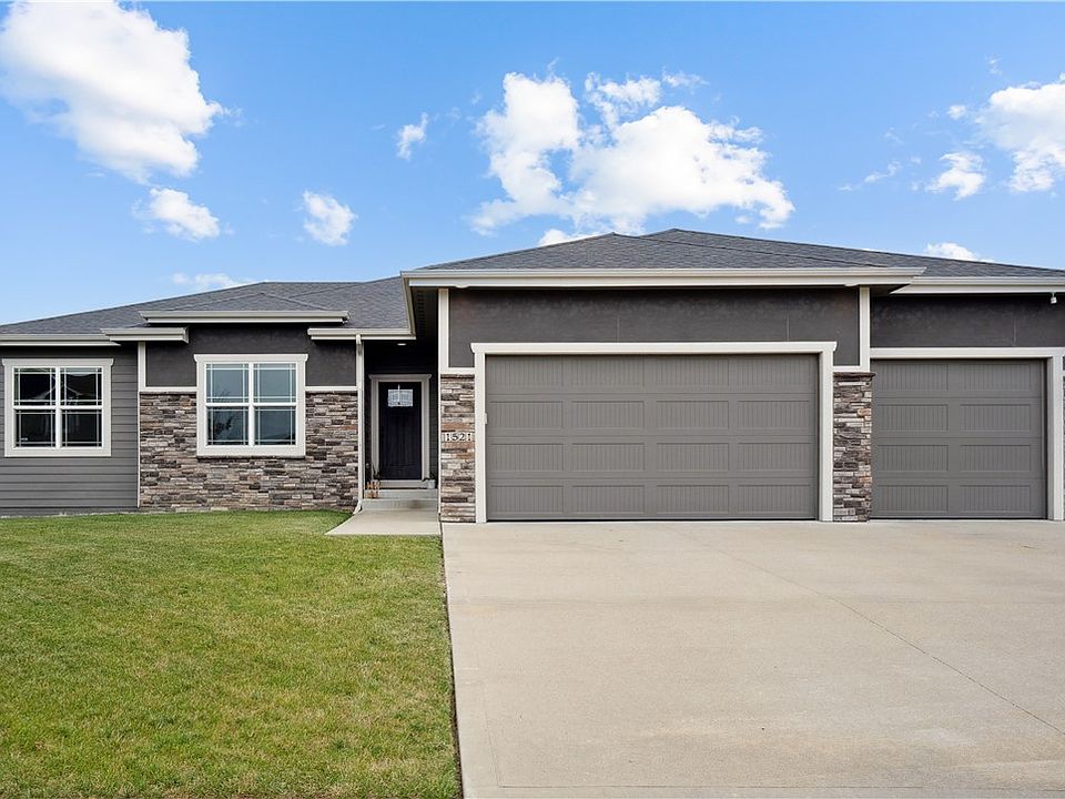 1st image of 1521 NW Pine View Cir