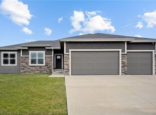 1521 NW Pine View Cir, Ankeny, IA 50023