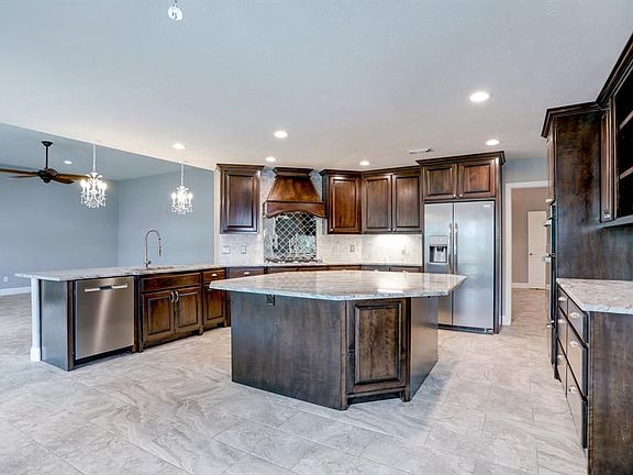 5th image of 3317 Windfern Dr