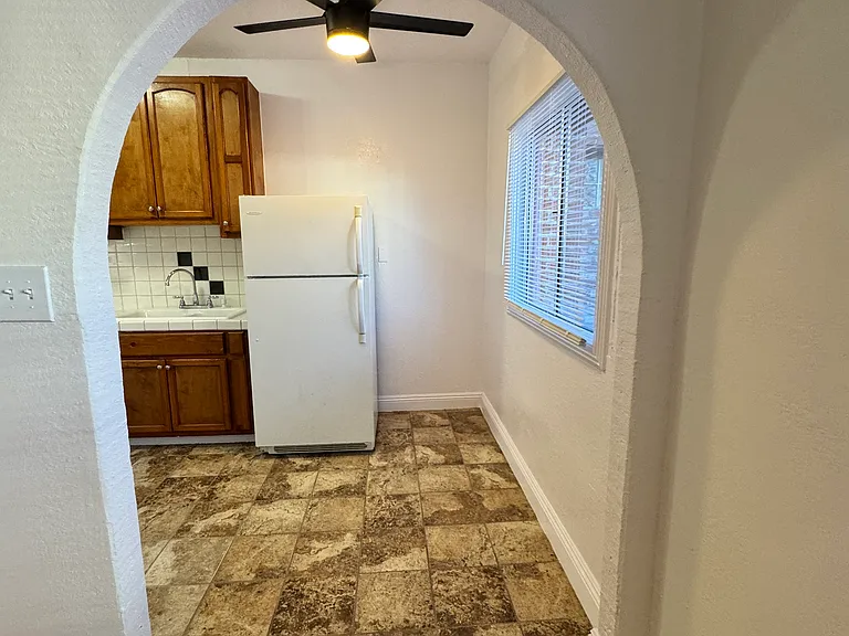 1112 N Kingsley Dr #4 — Photo 7