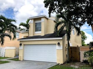 2755 River Run Cir E, Hollywood, FL 33025