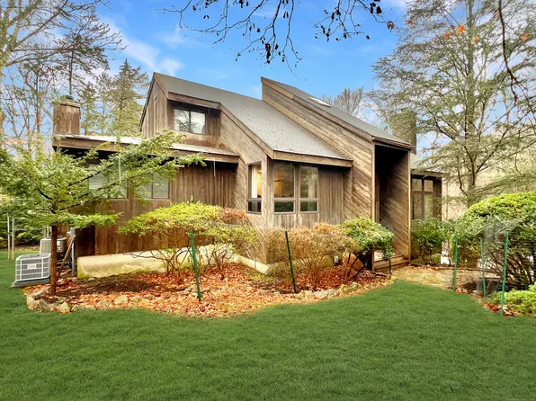34 Pony Trail Road, Stamford, CT 06903