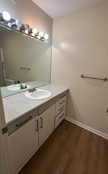 2727 Bayshore Ave — Photo 31