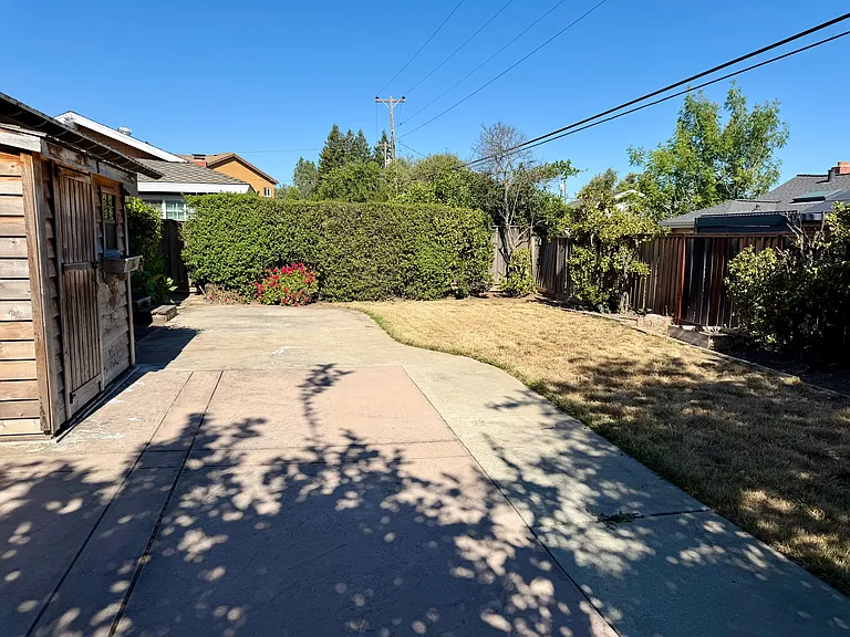 1647 Hyacinth Ln — Photo 20