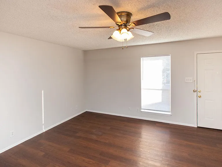 2102 Courtney St #A — Photo 16