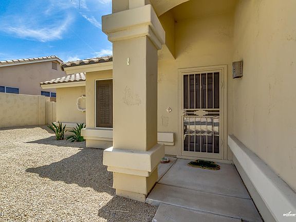 INVITING FRONT WALKWAY