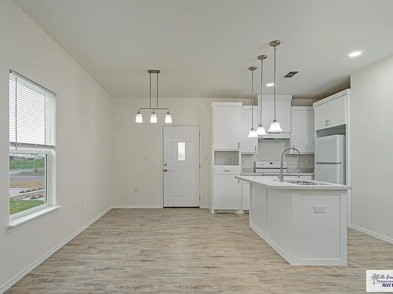 2114 E Valley Cir #B — Photo 4