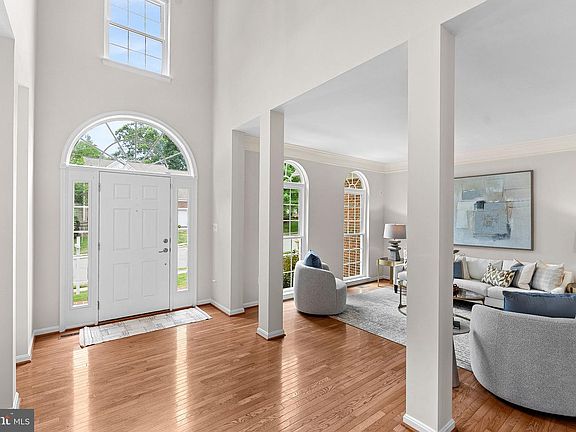 3rd image of 803 Kenneth Pl SE