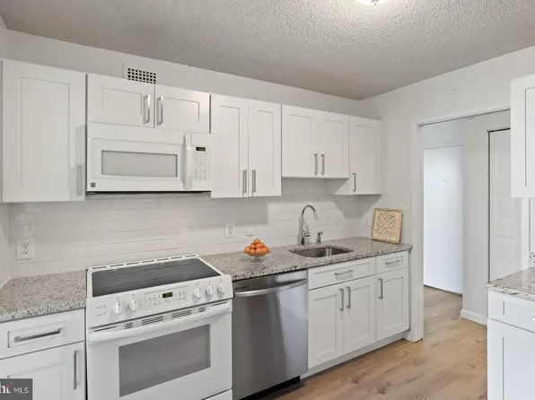 2311 Pimmit Dr APT 817, Falls Church, VA 22043
