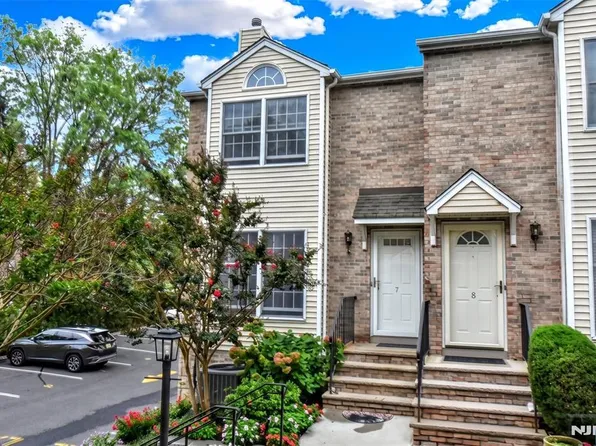 196 W Madison Ave APT 7B, Dumont, NJ 07628