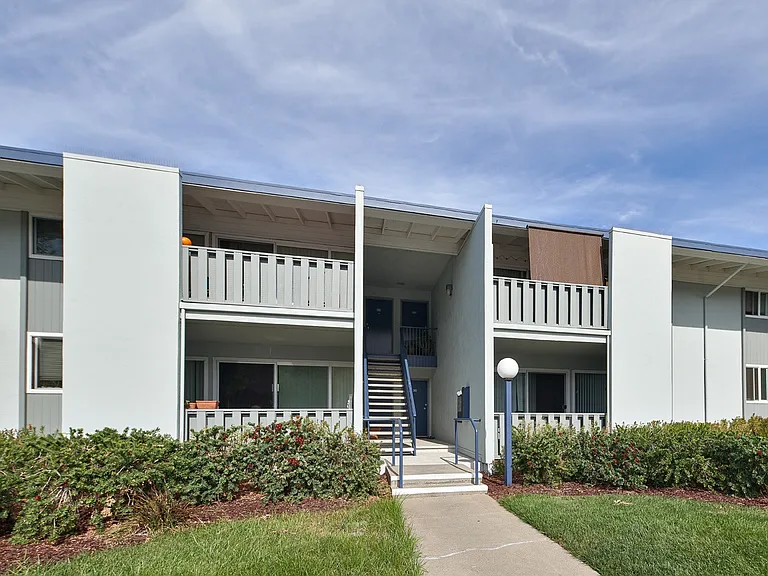 Crestview Apartments — Photo 10