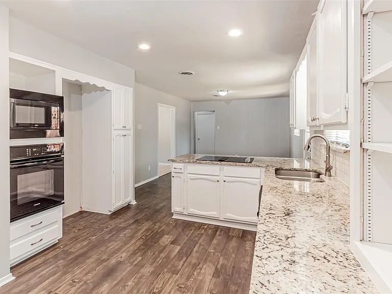 1021 Patricia St — Photo 3