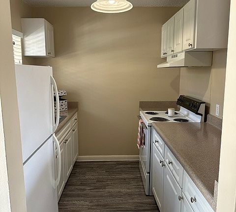 3rd image of 305 N Hubert Ave #208