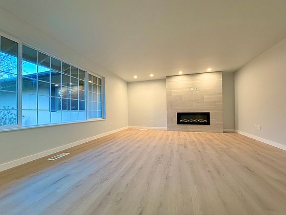 3rd image of 1635 177th Ave NE