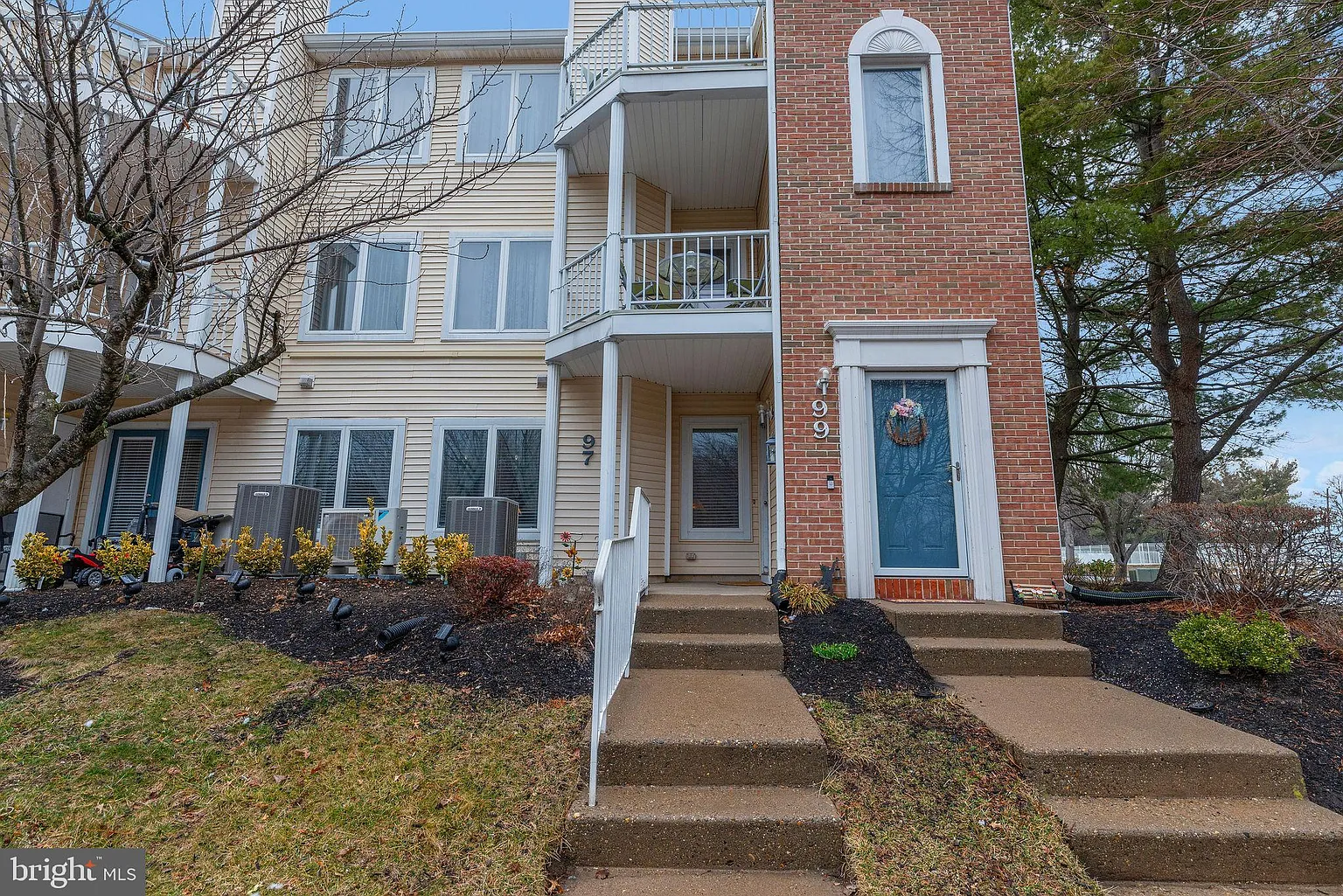 97 Joan Ct photo 1