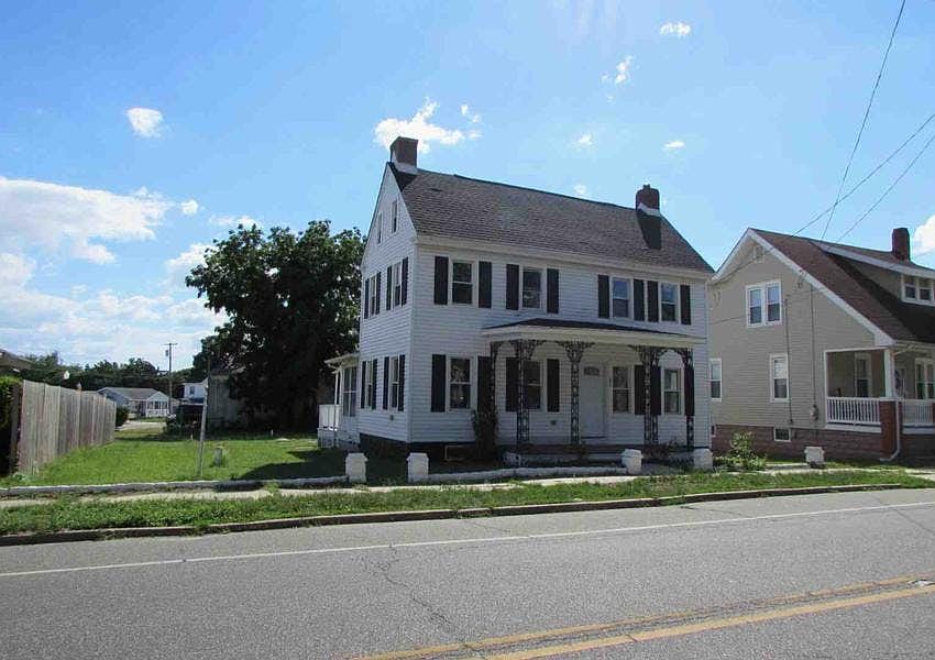 1st image of 348 Main St