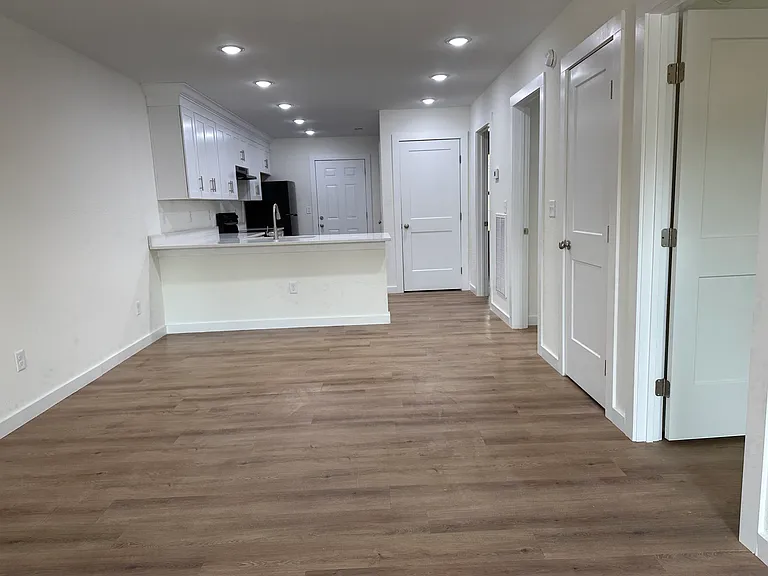 20 E Reed Rd #20 — Photo 2