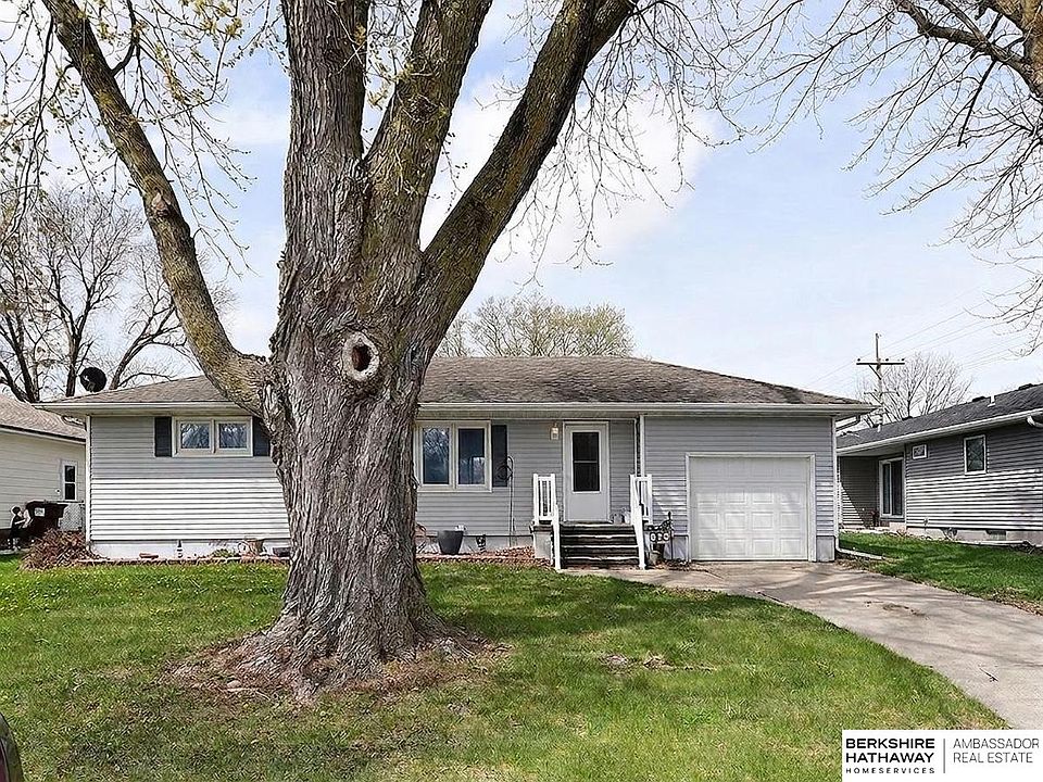 1st image of 613 8th St