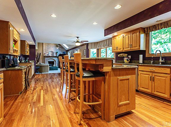 5th image of 413 Hillandale Dr