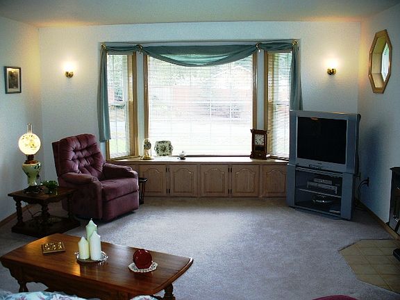 2nd image of 339 Macbrae Dr