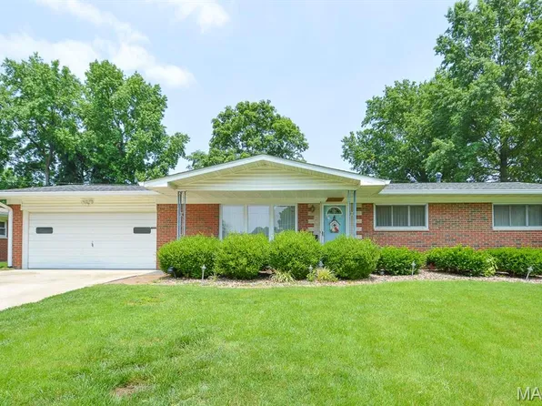 42 Bedford Dr, Swansea, IL 62226