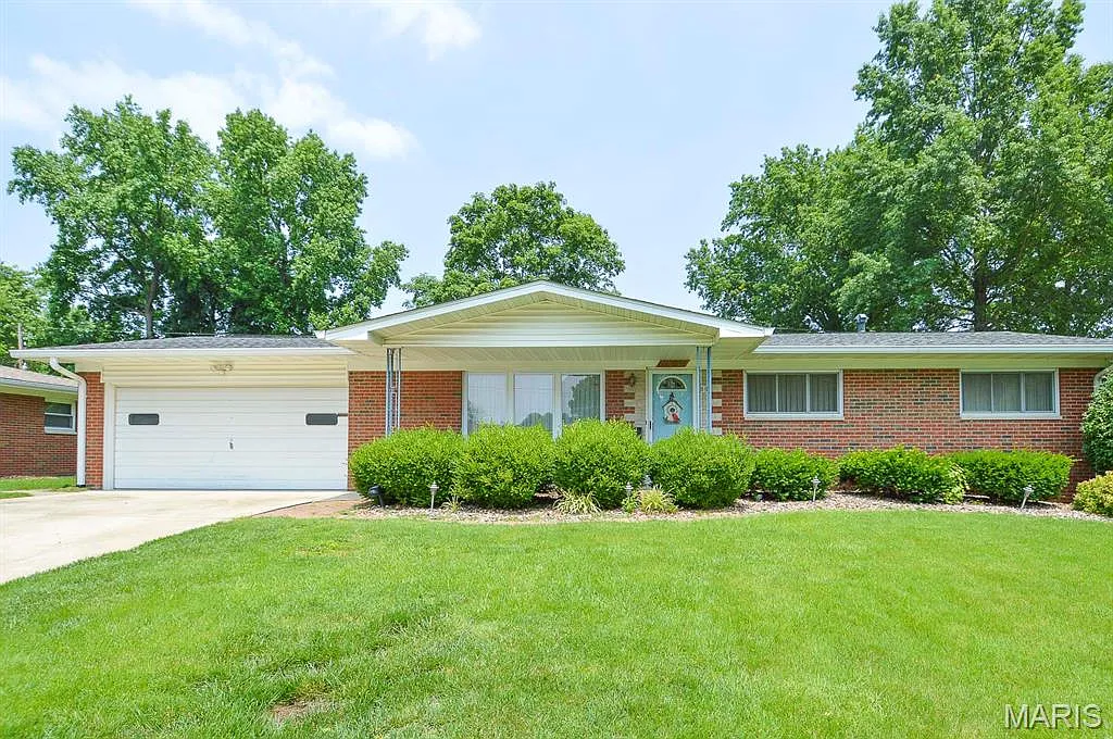 42 Bedford Dr photo 1