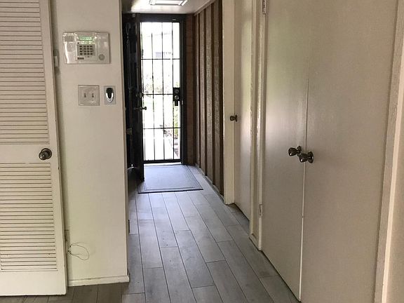 4th image of 3036 N 32nd St Unit 311