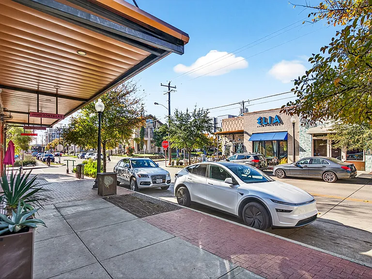 435 W 9th St #C — Photo 18