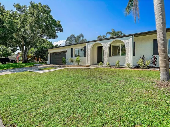 1689 Pennsylvania Ave NE, Saint Petersburg, FL 33703