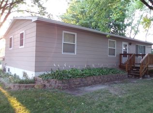 1307 8th Ave NE, Independence, IA 50644