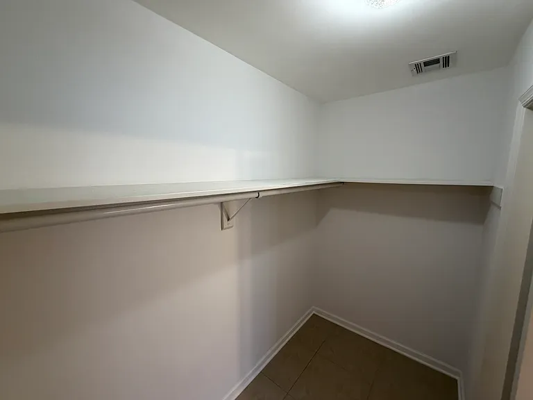 499 W Conference Dr — Photo 12
