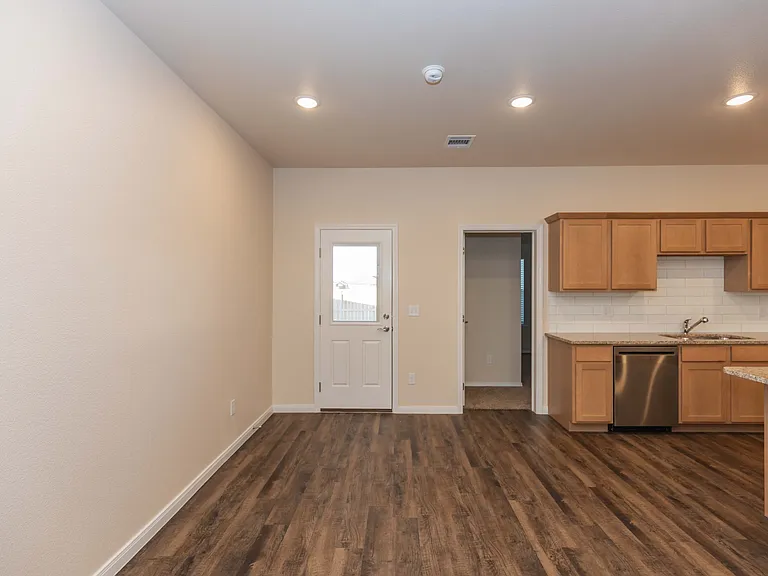 7516 Buck St — Photo 8