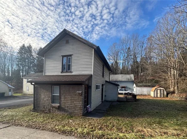 30 Meredith St, Delhi, NY 13753