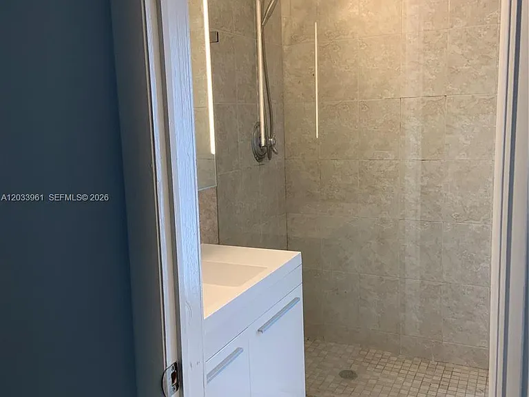 21260 NE 23rd Ave — Photo 6