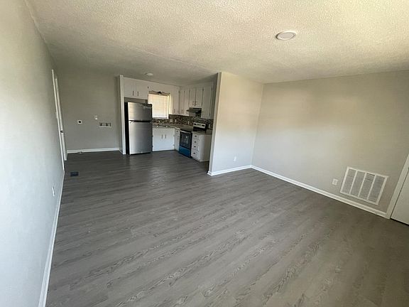 4th image of 115 Hillside Ave