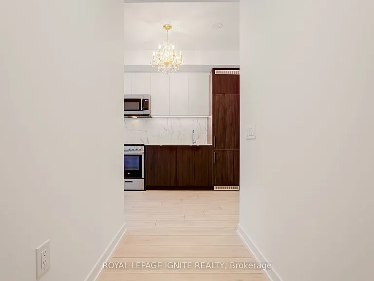 500 Dupont St #510 — Photo 8