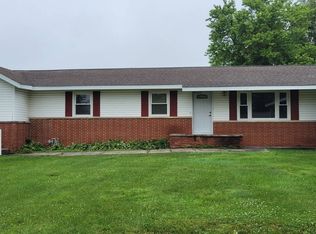 4 Jeffrey Ln, Newton, IL 62448
