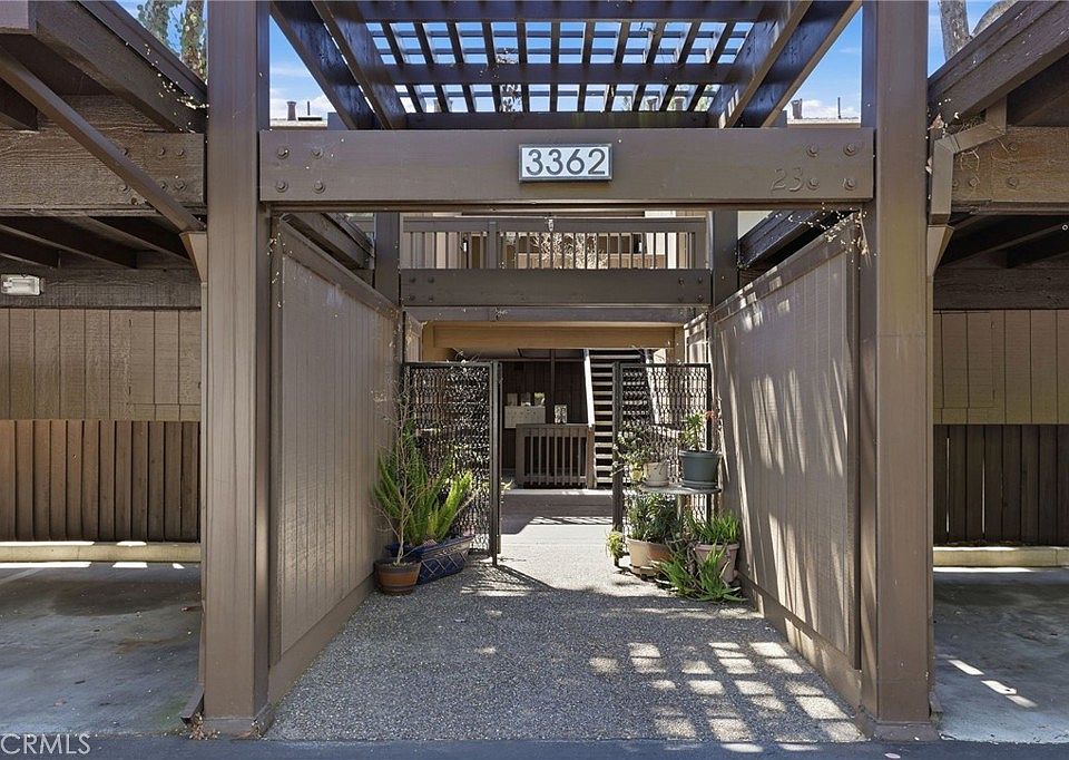 1st image of 3362 La Mesa Dr APT 5