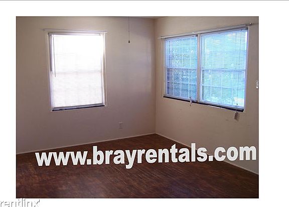 923 N 12th St #22 livingrroom2 watermarked