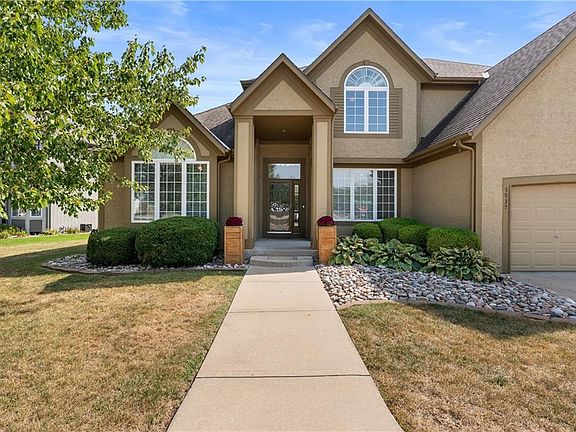 3rd image of 5937 NE Hidden Valley Dr