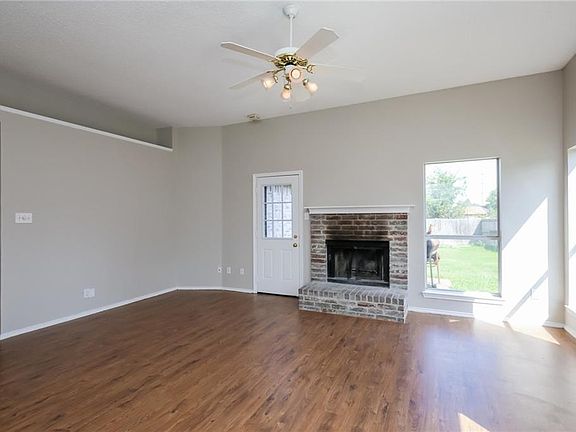 3rd image of 1532 Glenn Ln