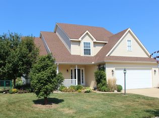 901 Bergamot St, Savoy, IL 61874