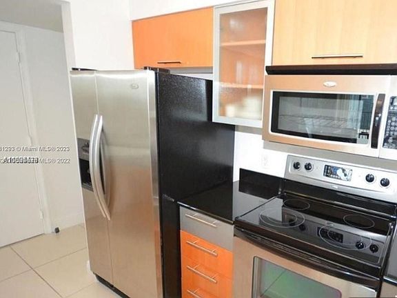 3rd image of 1750 N Bayshore Dr APT 2705