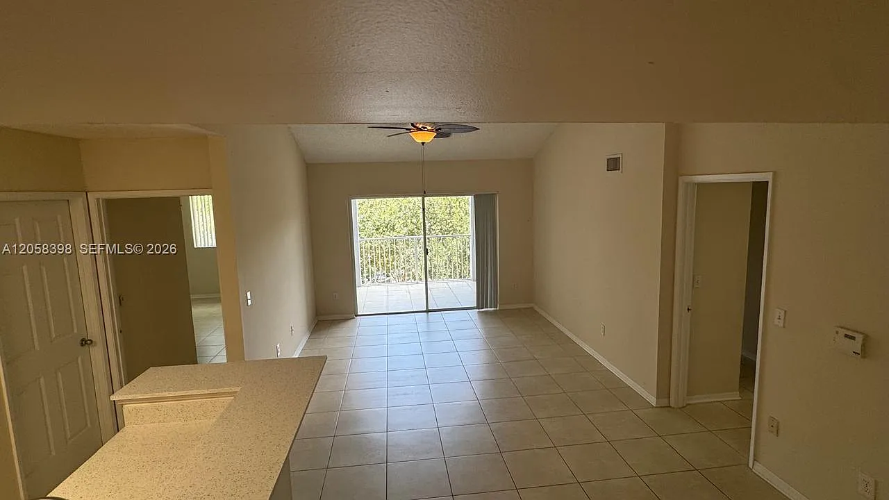 Royal Grand Condo — Photo 2