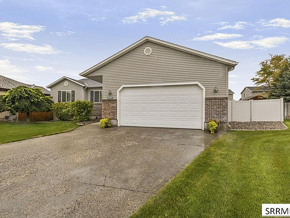 2nd image of 2710 Doris Cir